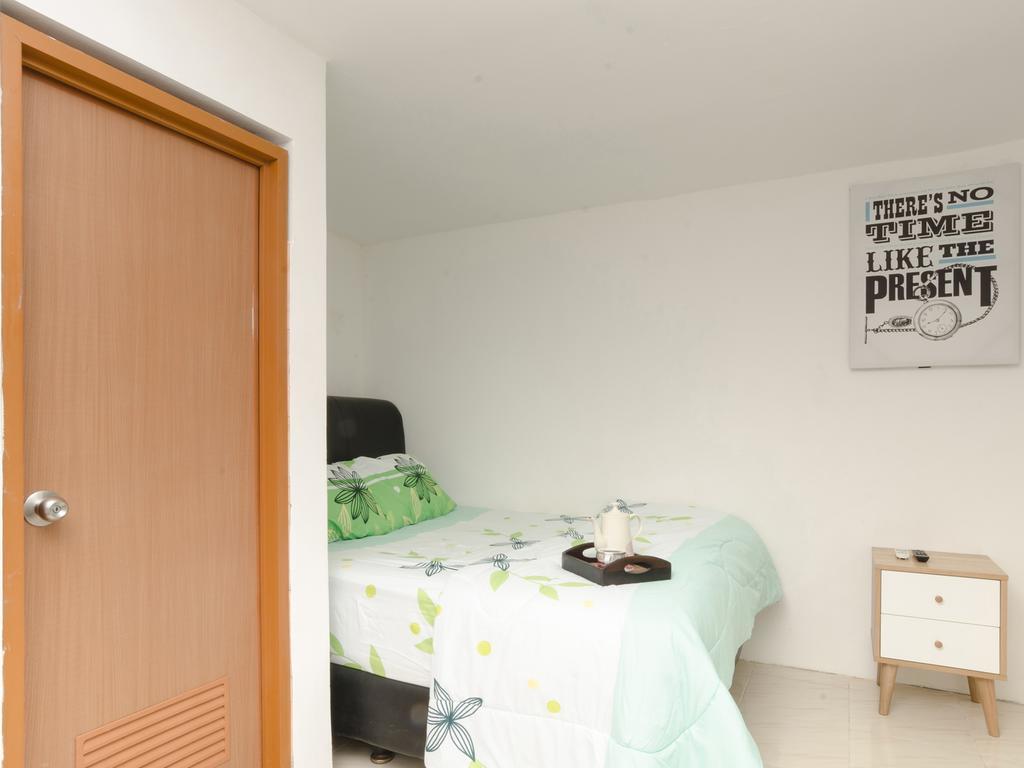 Pondok Malabar Guest House Джакарта Екстериор снимка