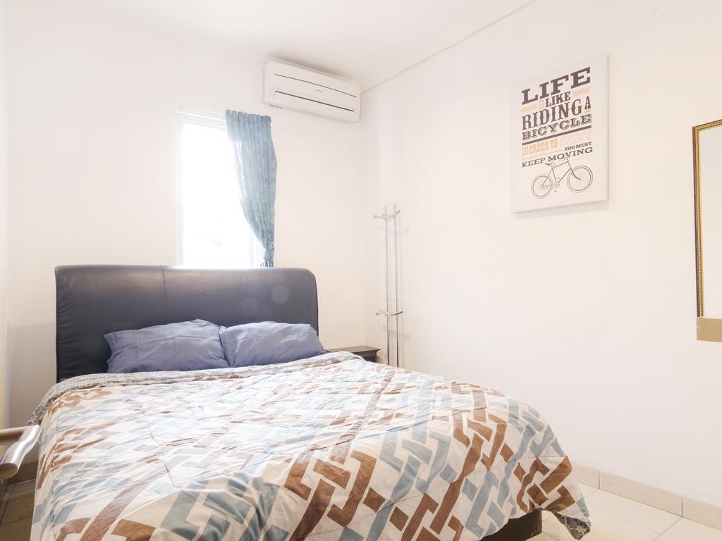Pondok Malabar Guest House Джакарта Екстериор снимка