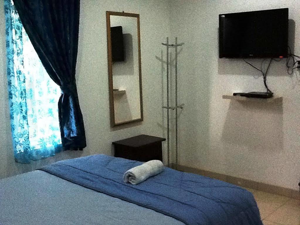 Pondok Malabar Guest House Джакарта Екстериор снимка