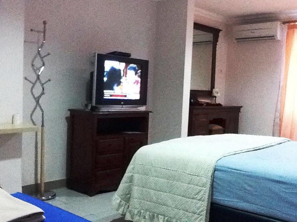 Pondok Malabar Guest House Джакарта Екстериор снимка