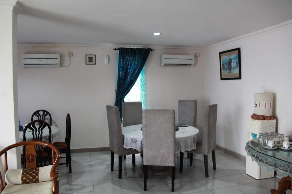 Pondok Malabar Guest House Джакарта Екстериор снимка