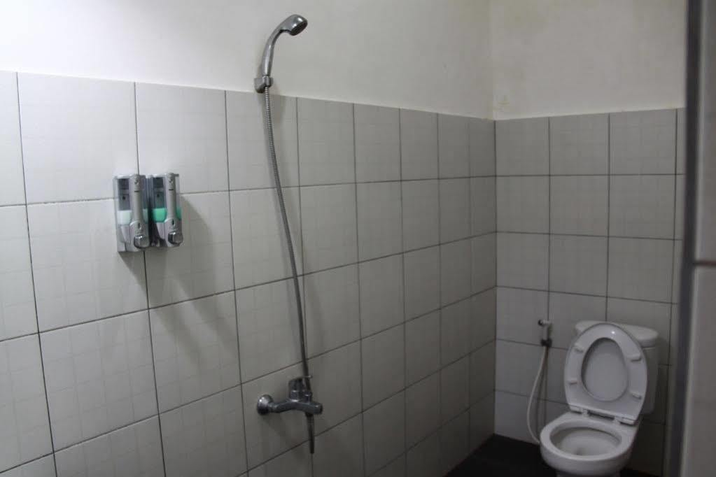 Pondok Malabar Guest House Джакарта Екстериор снимка