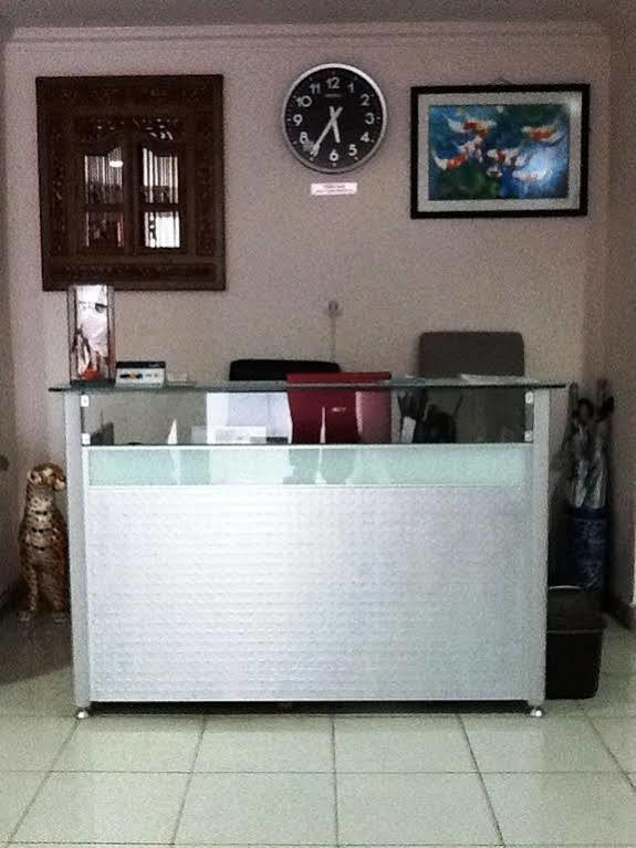 Pondok Malabar Guest House Джакарта Екстериор снимка