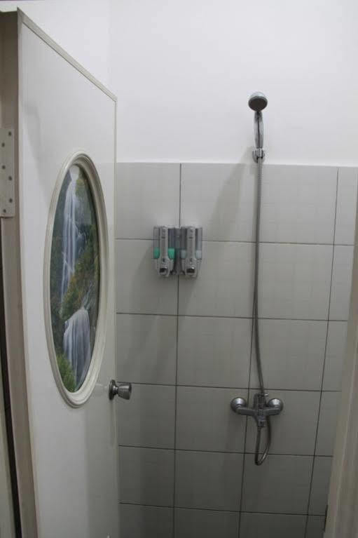 Pondok Malabar Guest House Джакарта Екстериор снимка